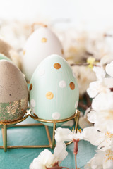 Froehlich dekorierte Eier zu Ostern