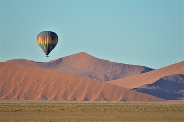 Fototapeta na wymiar Hot air balloon over Namib Desert