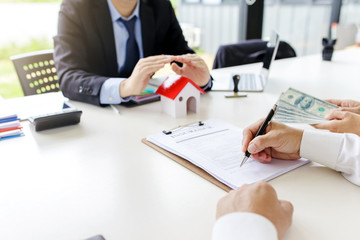 Man was signed the contract home through a broker and the insurance.