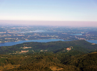 vista aerea del lago di lugano