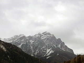 panorami montani innevati in inverno