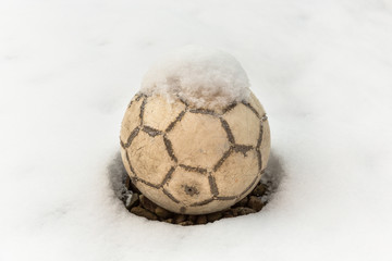 Fußball im Schnee