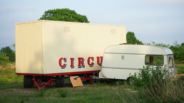 #cirkus #alt #wohnwagen #kaputt