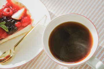 コーヒーとフルーツケーキ