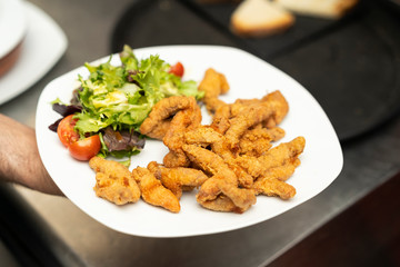 tapa de comida rebozada