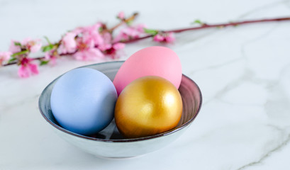 Colorful easter eggs in ceramic bowl.