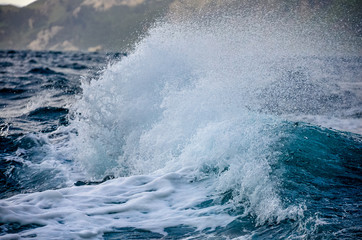 Naklejka premium breaking waves in a storm