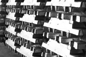 aluminum ingots in raw material