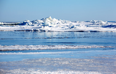 Obraz premium Ice hummocks on the Baltic Sea