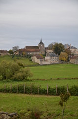 VILLAGE ET PRAIRIE BOURGOGNE FRANCE