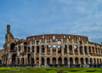 Fototapeta na wymiar old and historic Colosseum in Rome, Italy