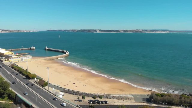 Vista A&eacute;rea da praia de Pa&ccedil;o de Arcos em Oeiras Portugal
