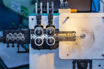 Close up roller feed unit of High precision automatic steel wire bending machine for industrial at factory
