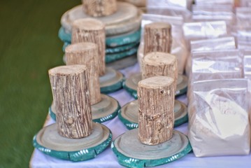 Tanaka or Kasana (botanical name that LICODIA ACIDISSIMA) uses the part of the bark to rain or grind with the polished stone with a bath mat periodically. Tanaka has a lot of antioxidants.