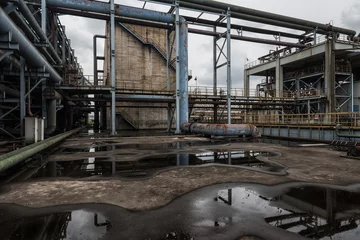 Foto op Canvas Industriële gebouwen in een verlaten fabriek © Bob