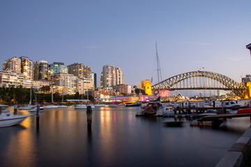 Obraz premium Miasto Sydney w nocy