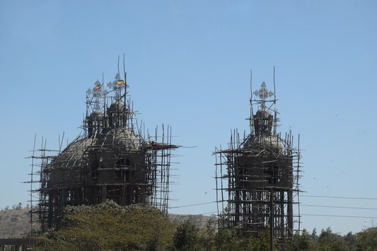 3 Kirchenkuppeln einger&uuml;stet