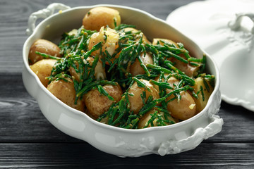 Boiled new potato with fresh samphire and garlic