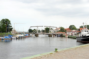 Fototapeta na wymiar Greifawald-Wieck, historische Holzklappbrücke