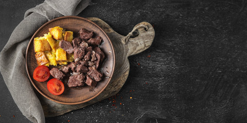 Baked beef with croutons, cherry tomatoes