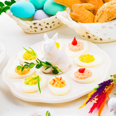 a colorful and festive Easter table decoration