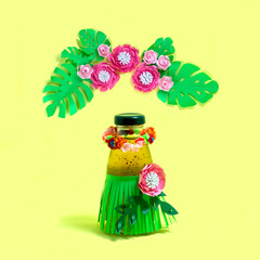 Decorating summer drinks for Hawaiian party