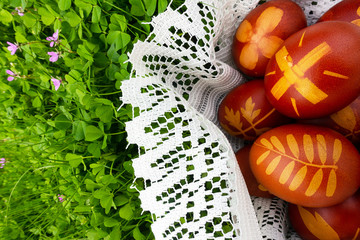 uova di Pasqua tricolore rosso bianco verde