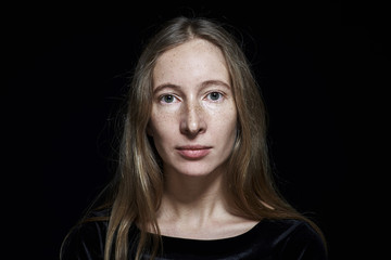 Naklejka premium portrait of a young woman