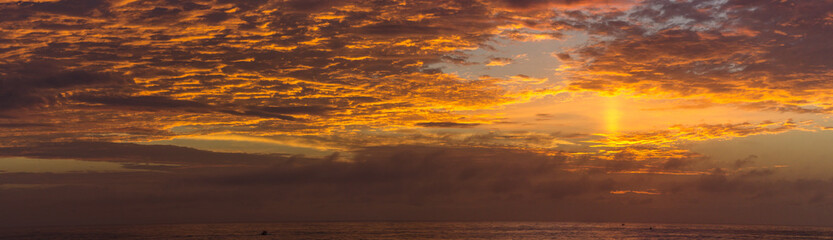 Fototapeta na wymiar panoramic veiw of orange sunrise over the ocean
