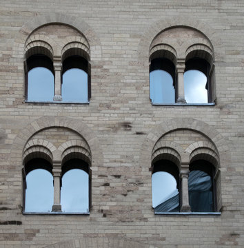 K&ouml;ln, Eigeltor, Gruppe von romanischen Fenstern