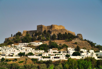 Obraz premium Acropolis of Lindos and city with white houses. Rhodes island, Greece. Clear summer day.