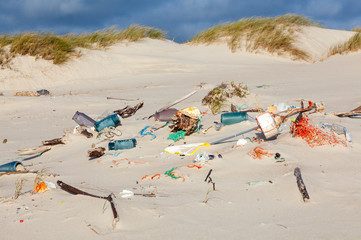 Plastikmüll am Strand 