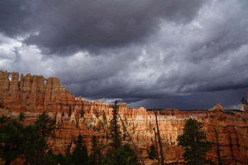 thunderstorm coming to bryce canyon