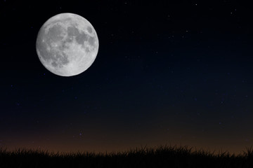 Fototapeta na wymiar Vollmond am Nachthimmel