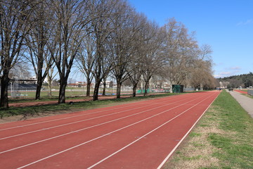 STADE - PISTE DE COURSE A PIED