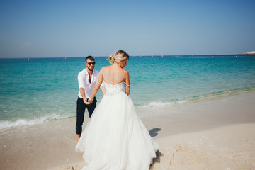 Fototapeta na wymiar brides near the sea