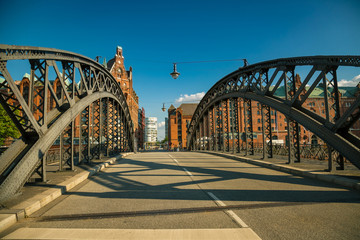 Rundbogenbrücke im Hamburger Hafen