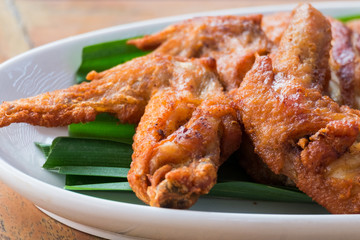 brown skin deep fried chicken wings.