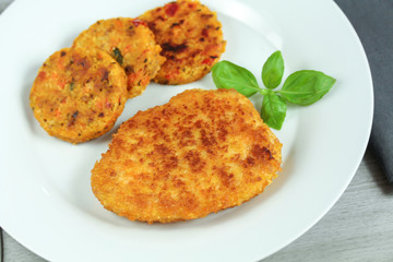 escalope panée et palets de légumes