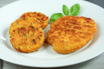 escalope panée et palets de légumes