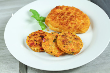 escalope panée et palets de légumes