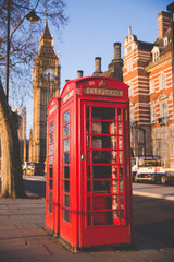Fototapeta na wymiar british phone booth in london