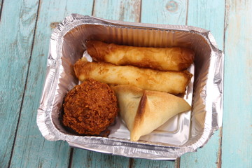 Mezzés libanais dans une barquette