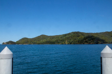 Obraz premium Great Barrier Island: Harbour & Hills