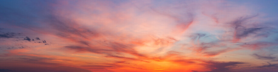 Kleurrijke zonsondergang schemering hemel