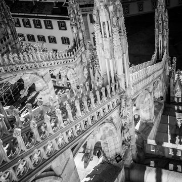 milan duomo night sculpture graphism 