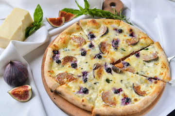 pizza with cheese and figs