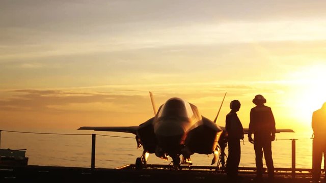Soldiers checking a machine gun.