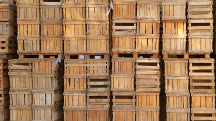 Bancali di legno in warehouse, wooden pallets in the warehouse