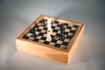Schach, Chess, Spiel, Dame, König, Strategie, Schwarz, Weiß, Holz, Hintergrund, Viereck 